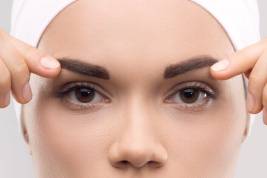 Eyebrow-Lifting